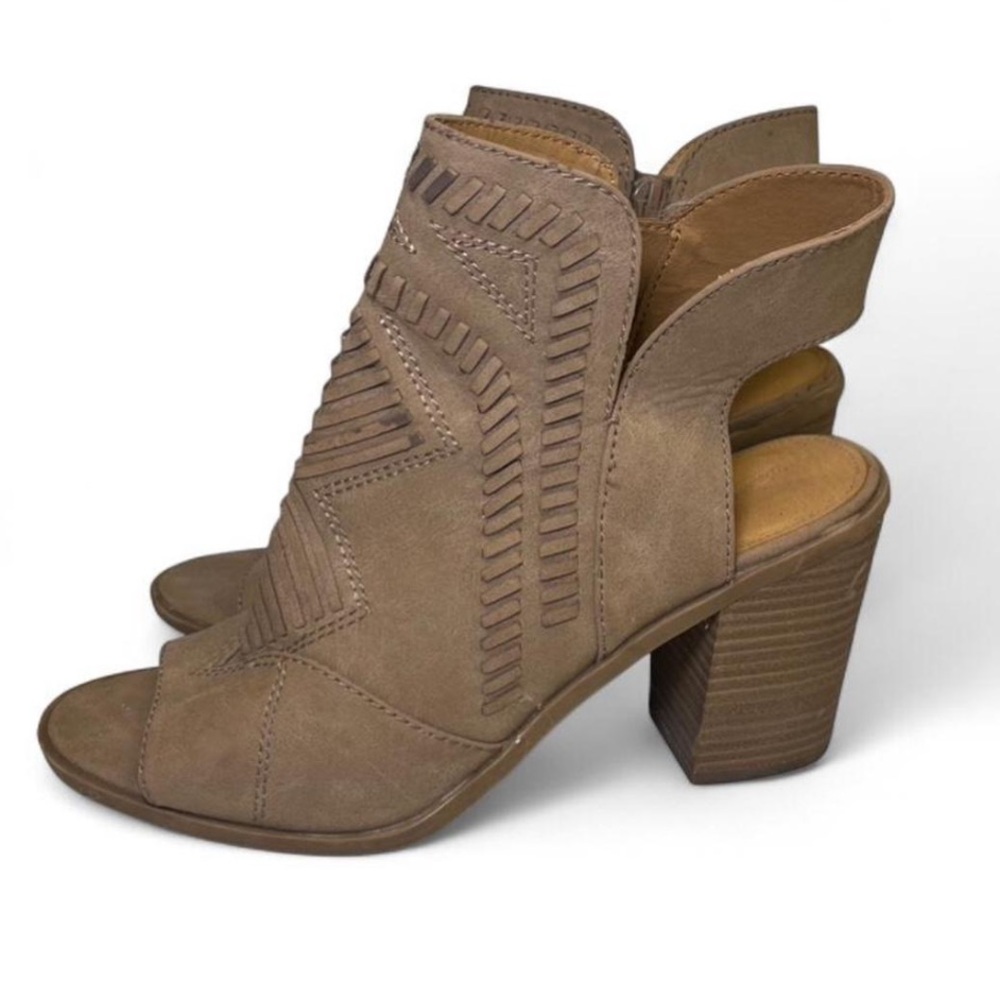 Universal Thread Brown Heeled Boots